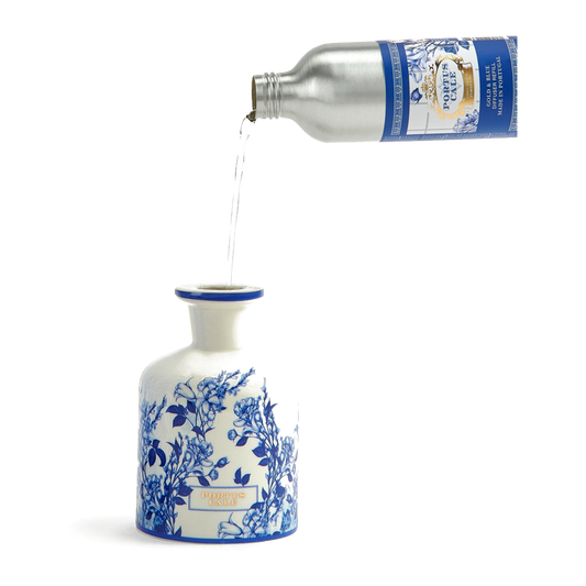 Portus Cale Gold & Blue Diffuser Refill 250ml – pouring view